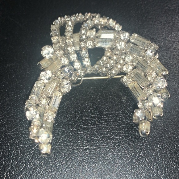 Vintage .. Kramer of New York Ice Clear Crystal Rhinestone Brooch w/ Baguettes - Picture 3 of 9